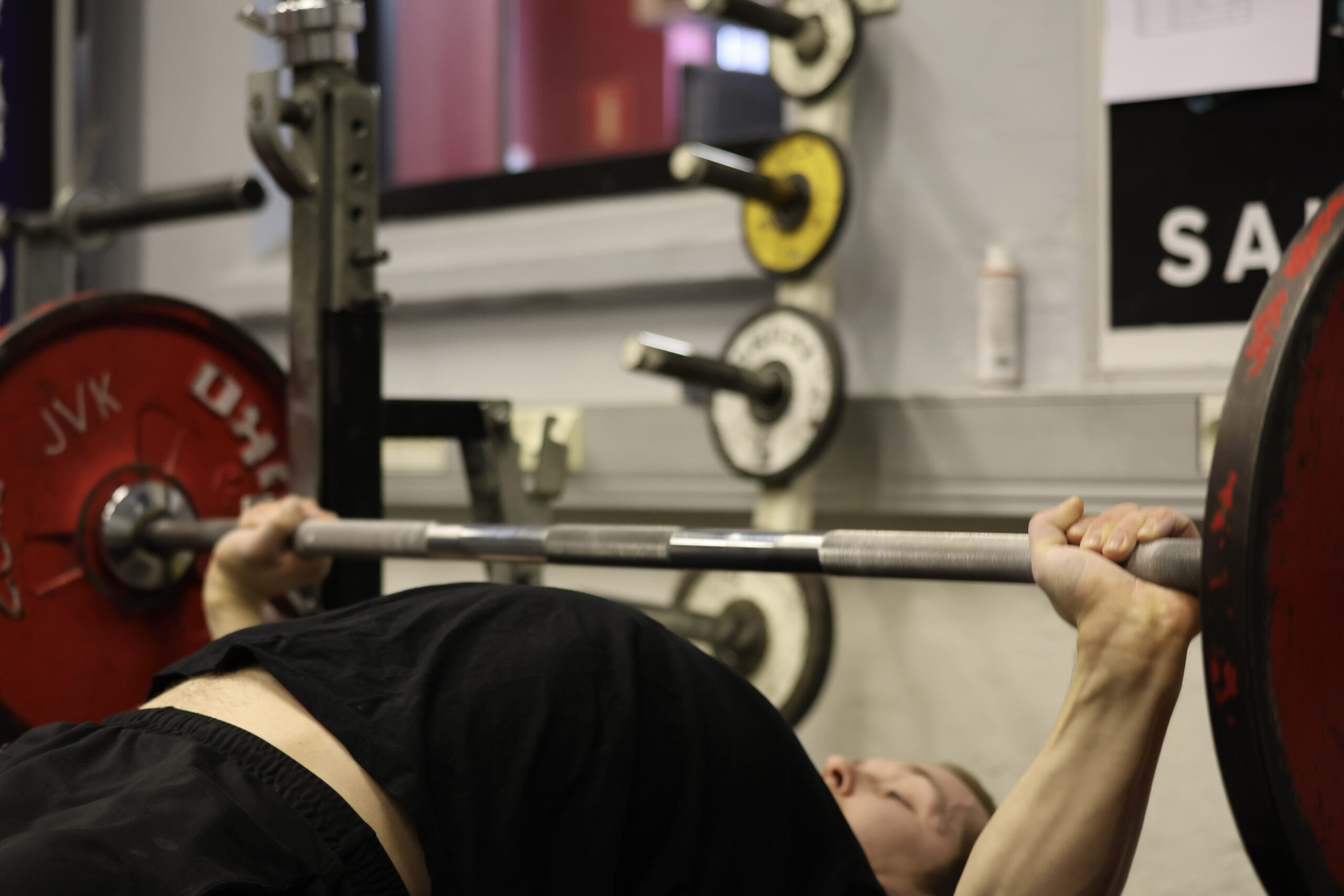 Read more about the article Tehokas Penkkipunnerrusohjelma Kuntoilijalle: Kehity Vuosia Yhdellä Rungolla!