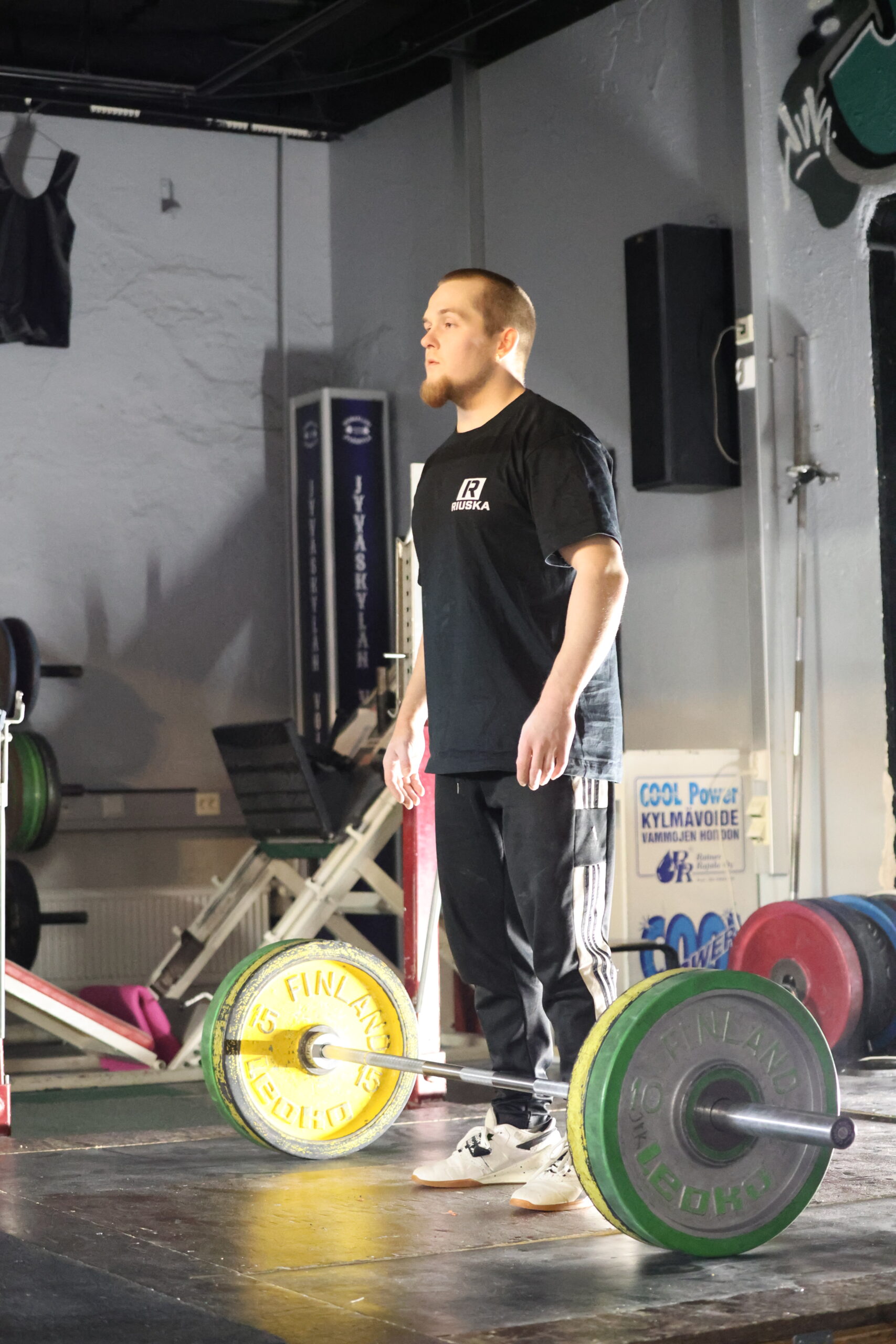 Read more about the article Näillä vinkeillä parannat maastavetoasi – Selän pyöristyminen